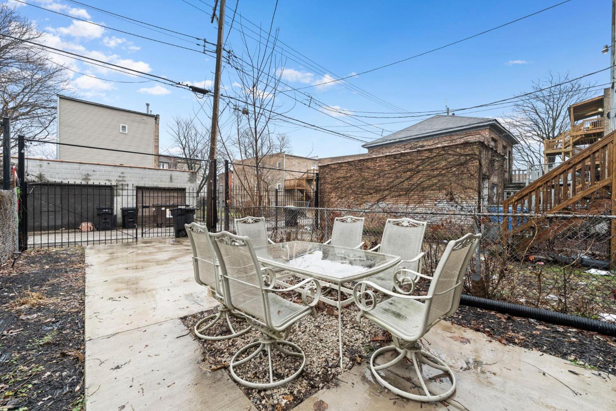 Lavish Garden Near Hyde Park Chicago