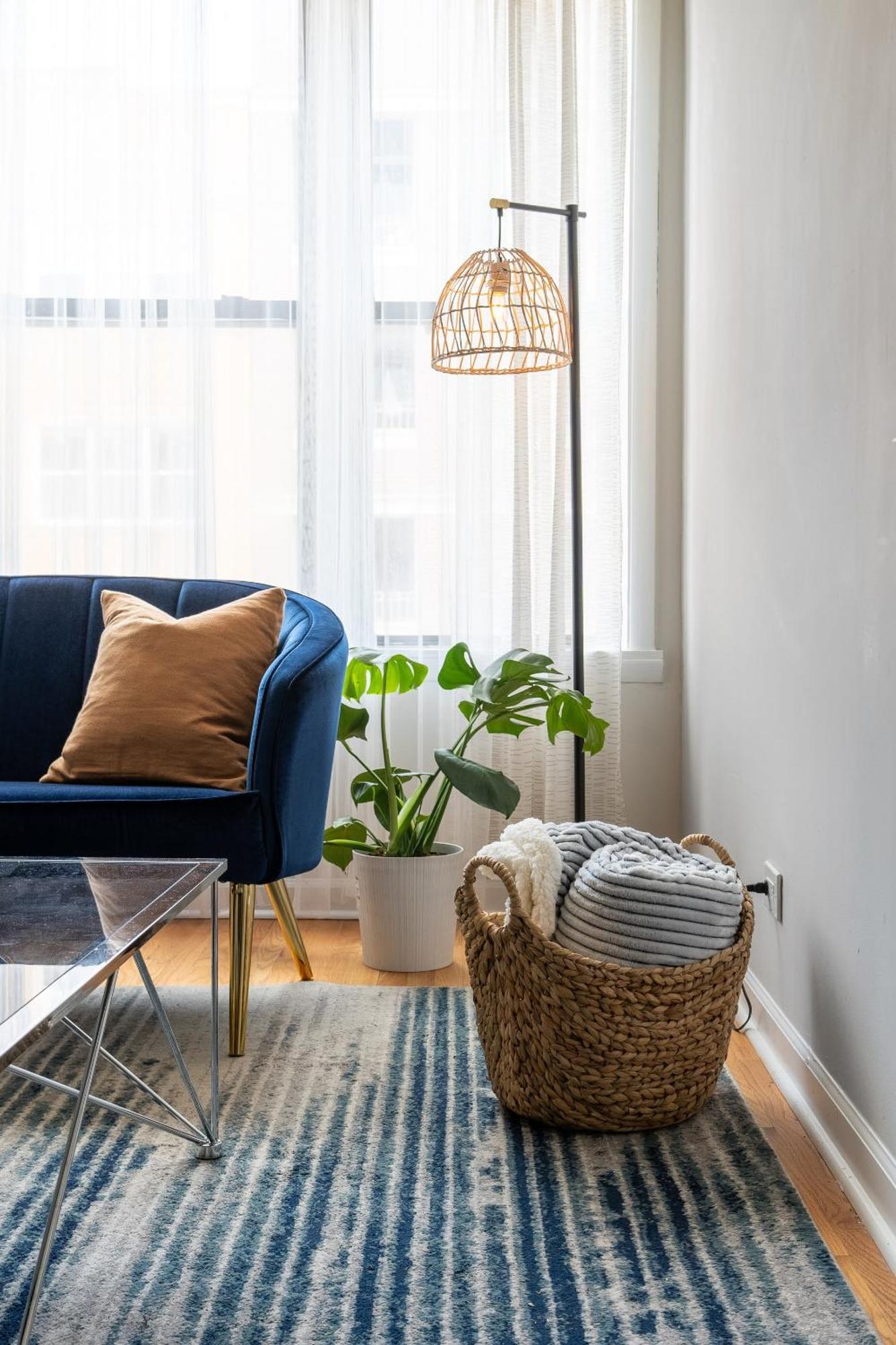 Apartment Ukrainian Village 2Br Modern Apartment D1