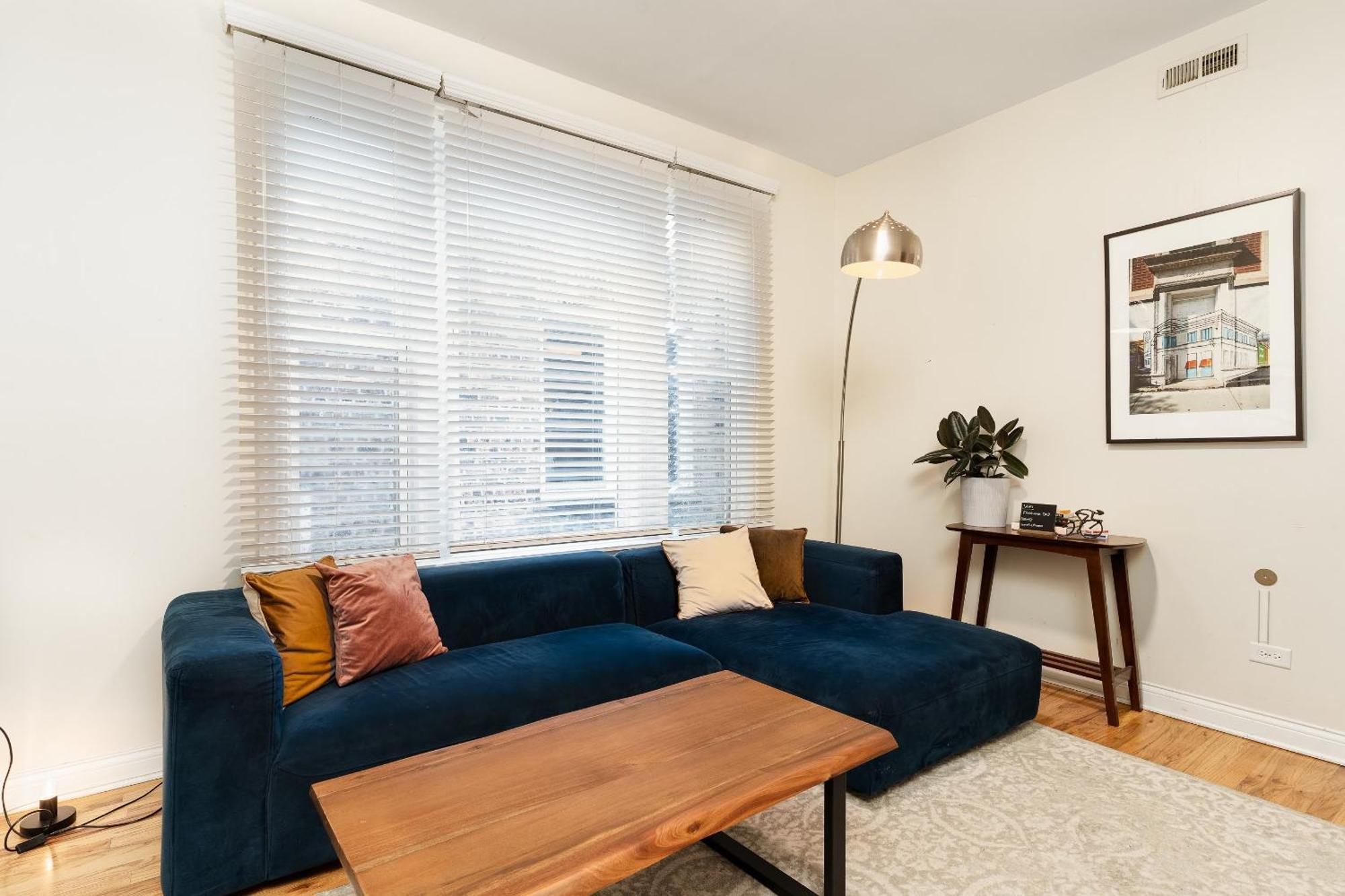 Wicker Park 2br Modern Dv3 *