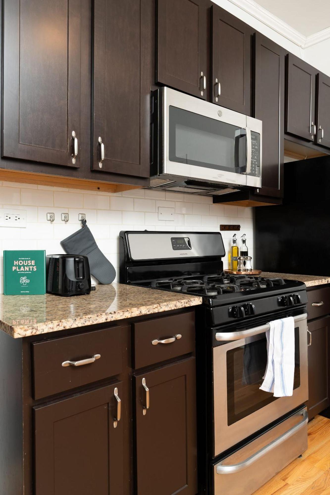 Flexhome Ukrainian Village - 2br - Convenient Walkability Apartment