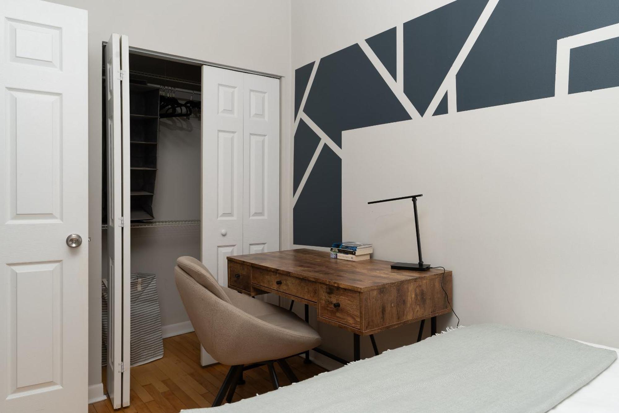 Ukrainian Village 2Br Modern Apartment D1 *