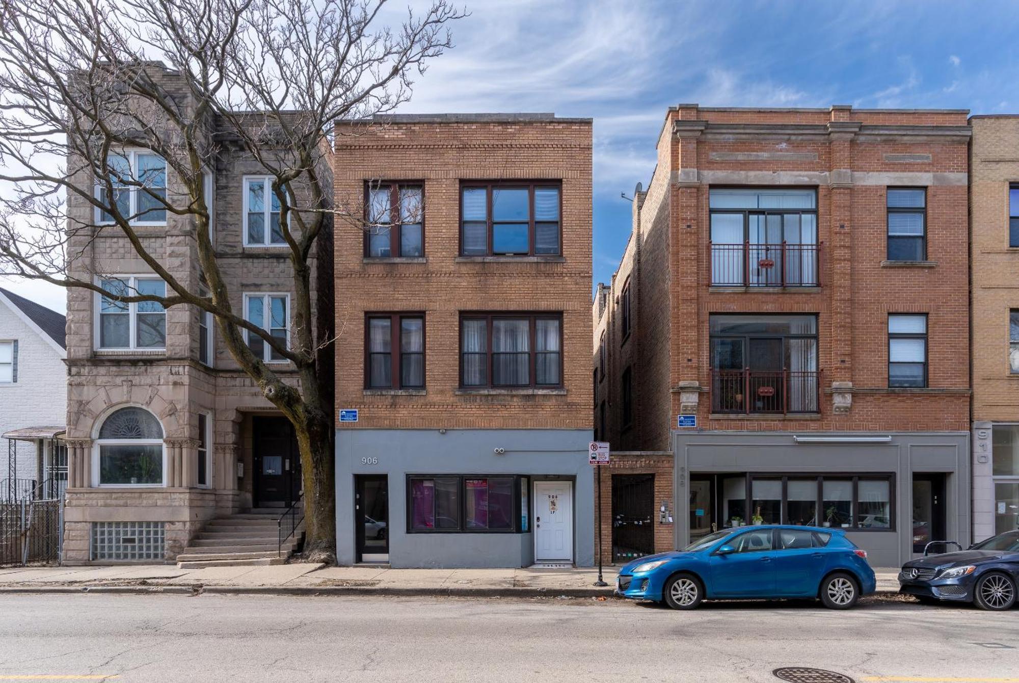 Apartment Ukrainian Village 2Br Modern Apartment D1