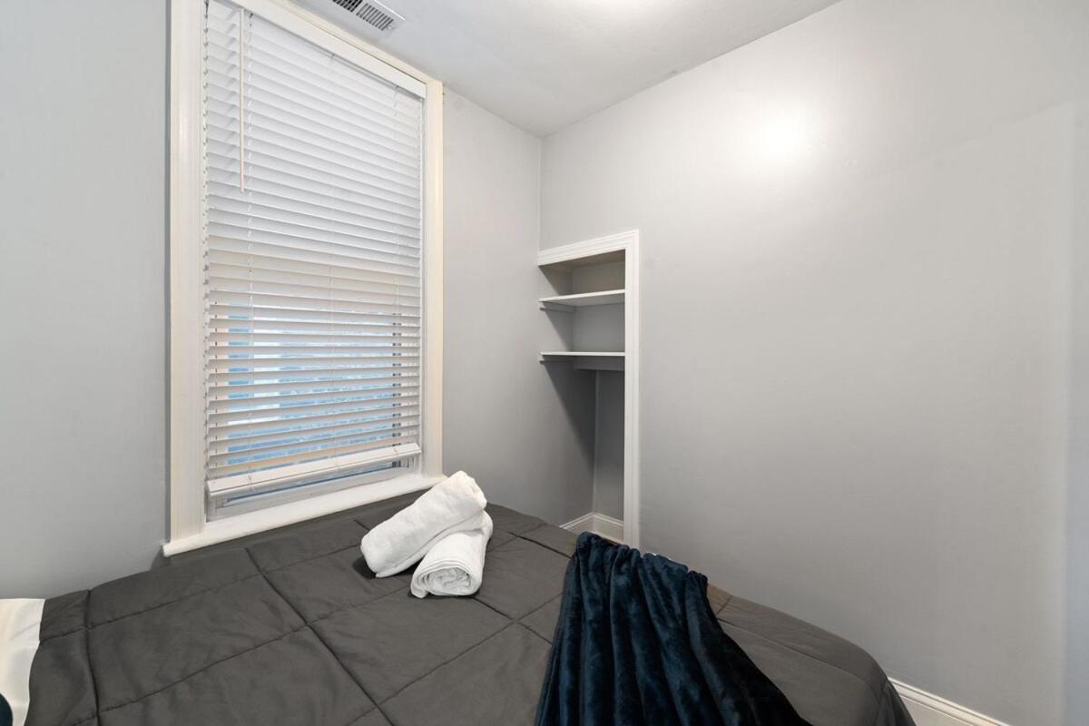 Stylish 2br Urban Retreat In River West *