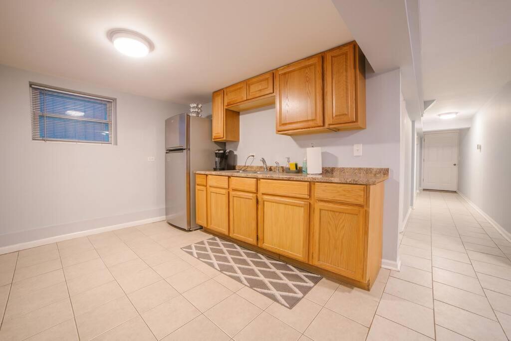 Midway Airport 2 Bedroom With Full Kitchen Apartment
