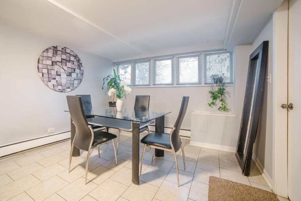 Midway Airport 2 Bedroom With Full Kitchen Apartment *