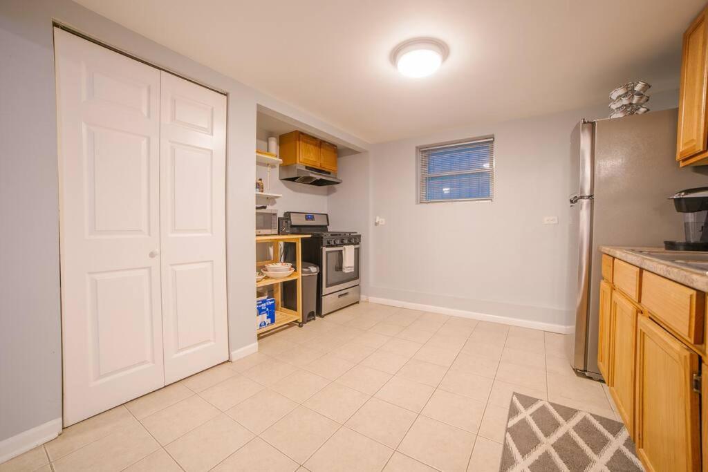 Midway Airport 2 Bedroom With Full Kitchen Chicago