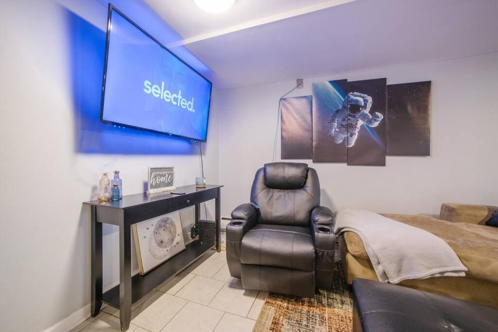 Apartment Midway Airport 2 Bedroom With Full Kitchen