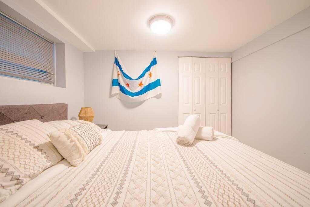 Midway Airport 2 Bedroom With Full Kitchen Apartment *