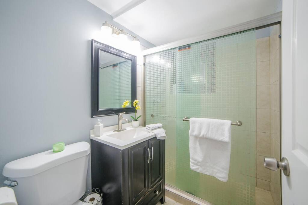 Midway Airport 2 Bedroom With Full Kitchen Chicago
