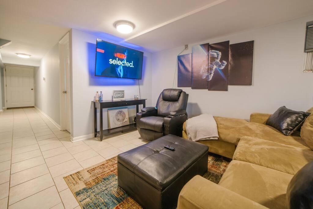 Midway Airport 2 Bedroom With Full Kitchen Apartment Chicago