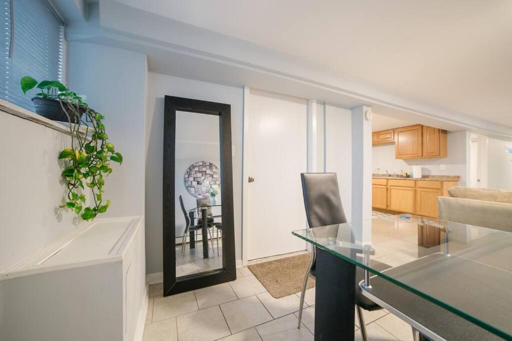 Midway Airport 2 Bedroom With Full Kitchen * Chicago