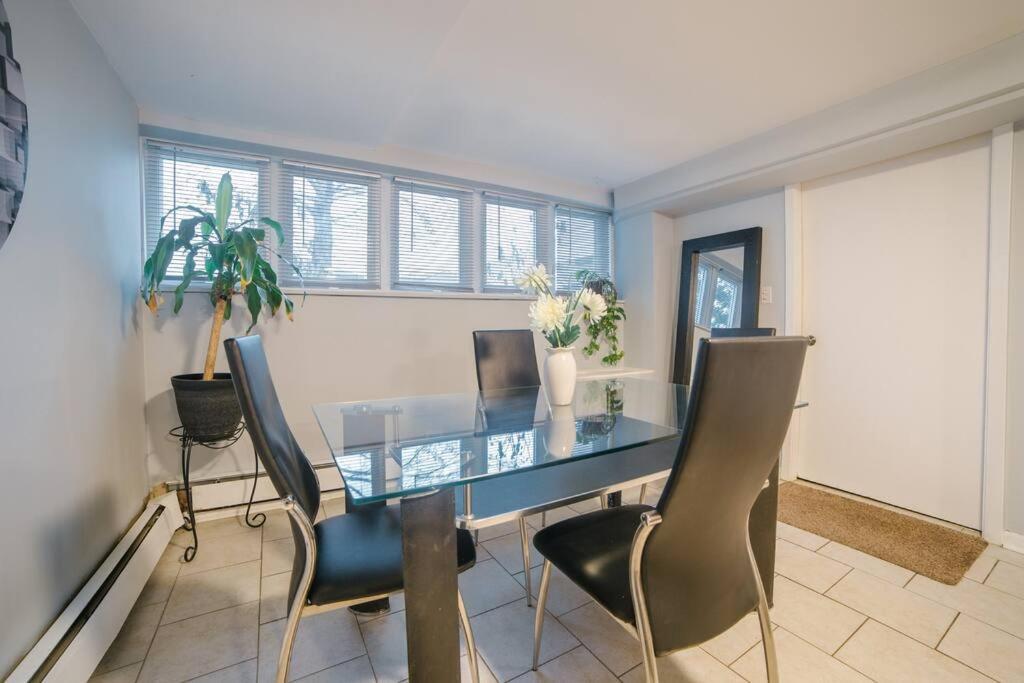 Apartment Midway Airport 2 Bedroom With Full Kitchen