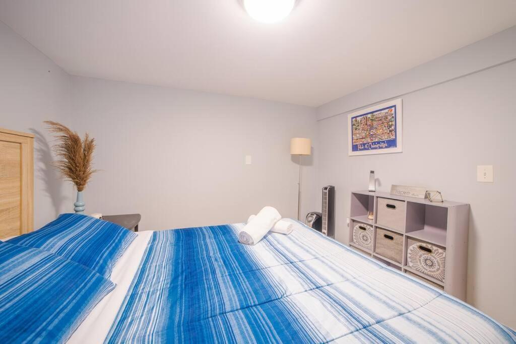 Apartment Midway Airport 2 Bedroom With Full Kitchen *