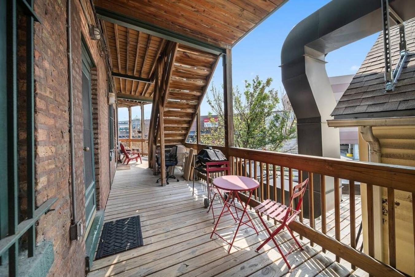 Lincoln Park 2 Bedroom Wmid Century Flair Holiday home Chicago