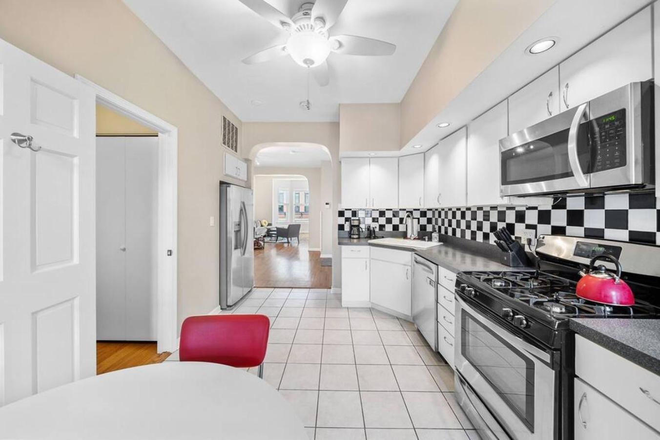 Lincoln Park 2 Bedroom Wmid Century Flair Chicago