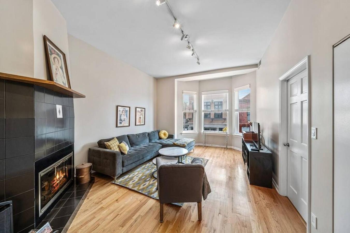 Lincoln Park 2 Bedroom Wmid Century Flair * Chicago