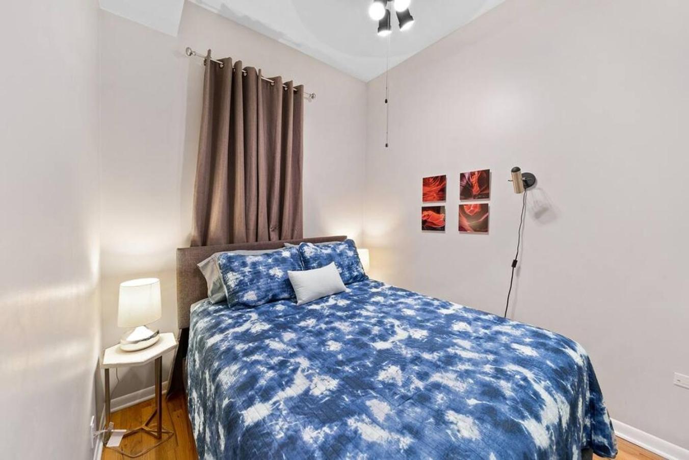 Lincoln Park 2 Bedroom Wmid Century Flair Holiday home