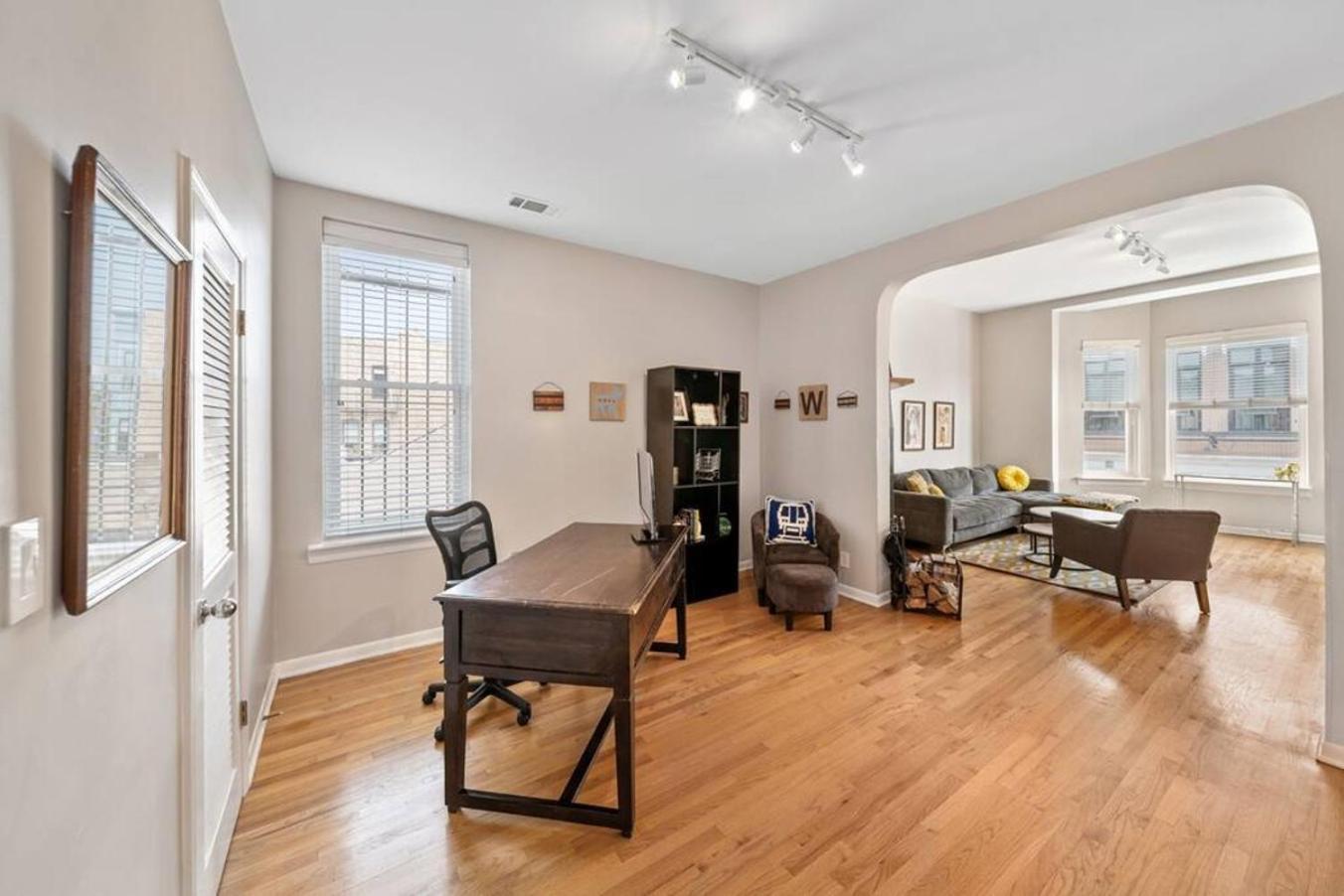 Lincoln Park 2 Bedroom Wmid Century Flair Holiday home Chicago