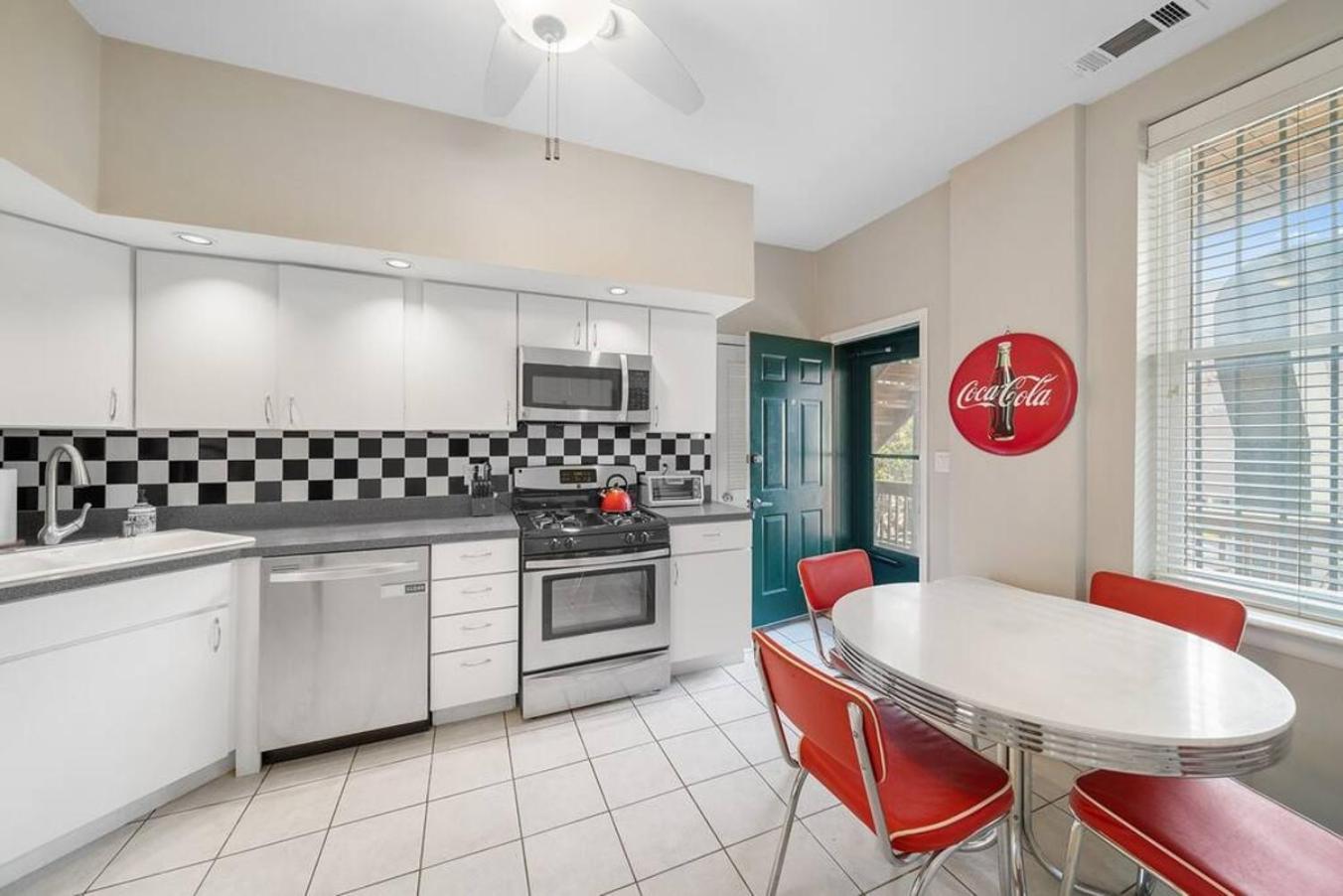 Lincoln Park 2 Bedroom Wmid Century Flair * Chicago
