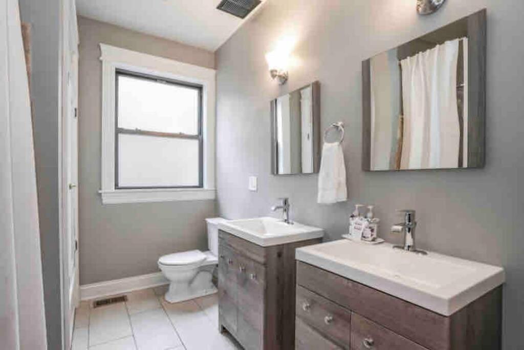 Villa Lakefront Rooftop Parking *