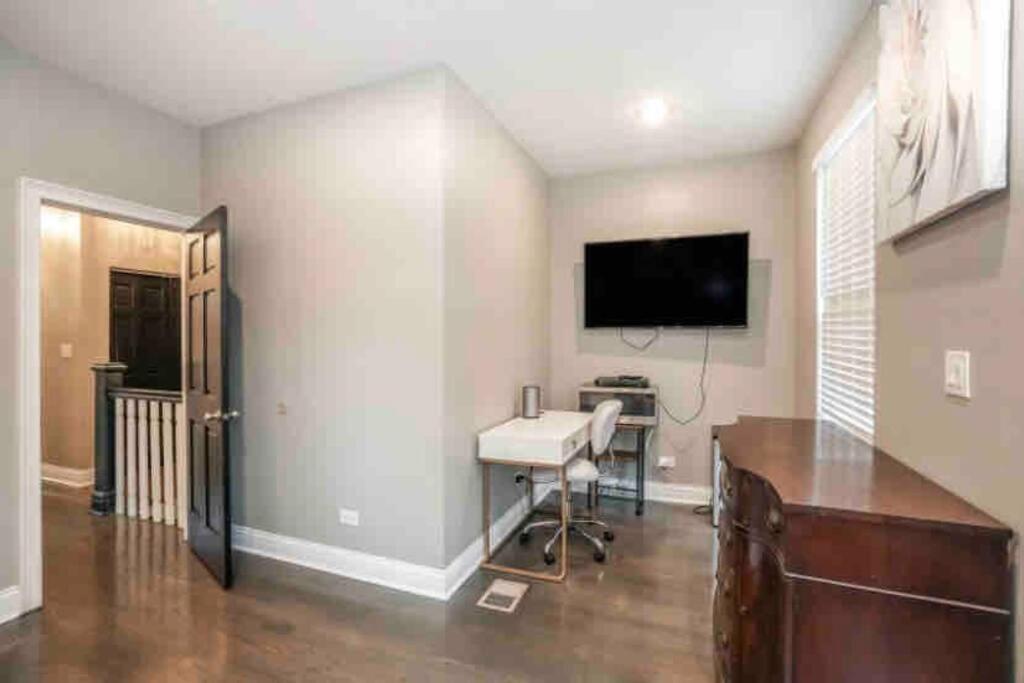 Villa Lakefront Rooftop Parking *