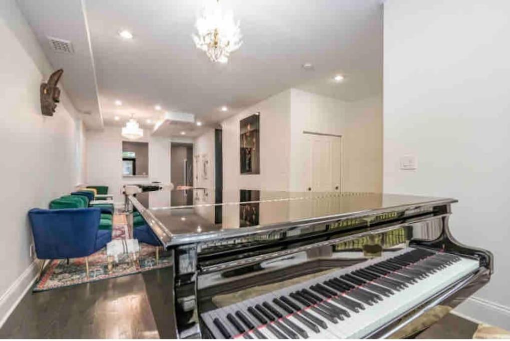 Villa Lakefront Rooftop Parking