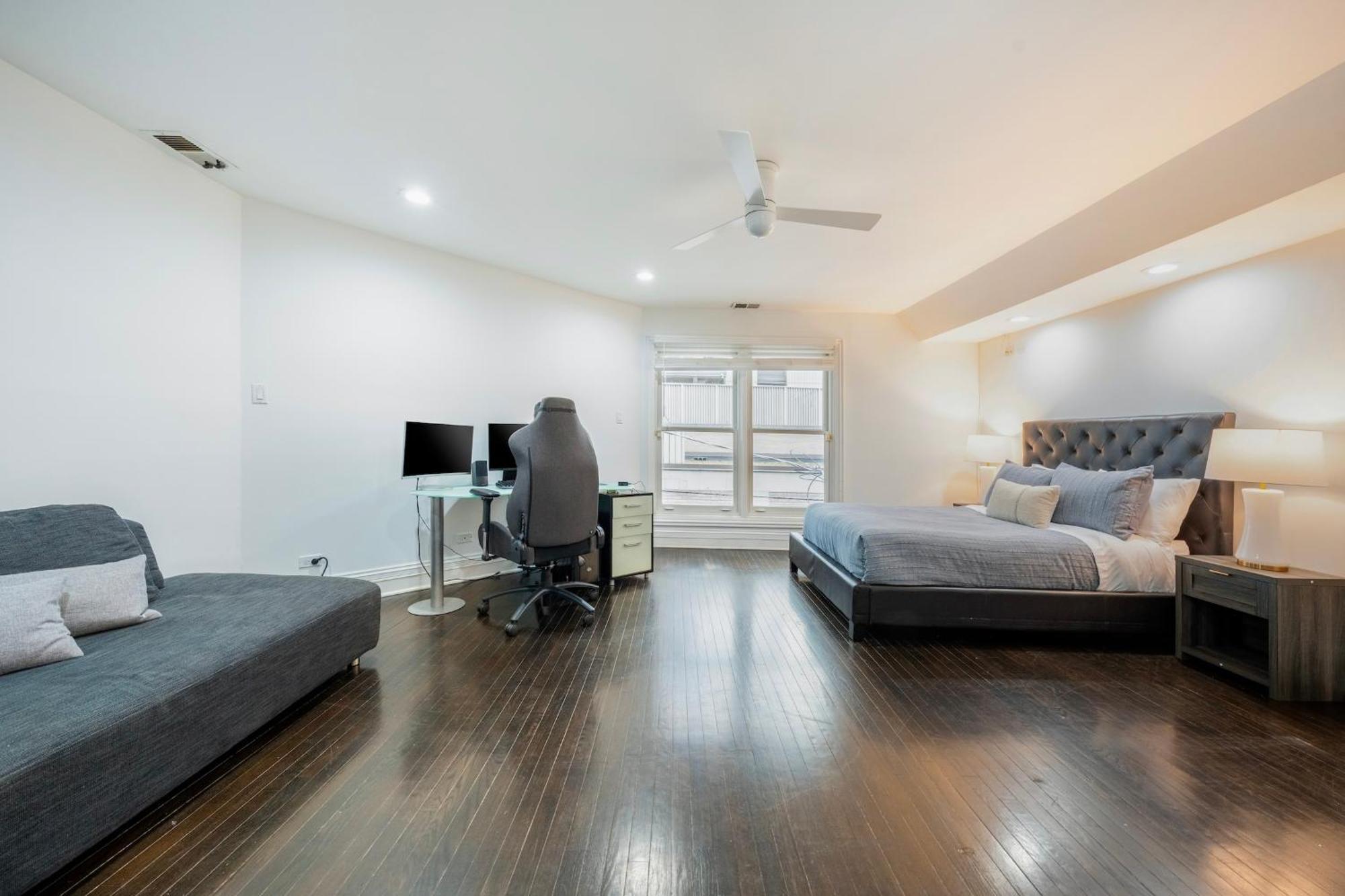 Gold Coast Next To Oak Street Apartment