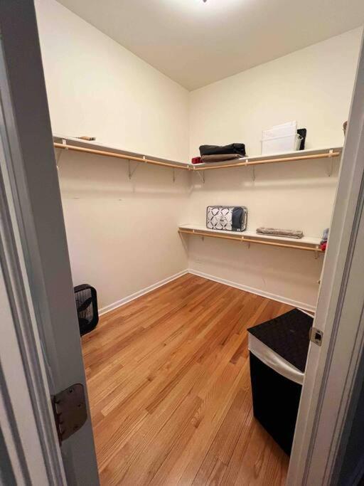 7bd 3ba Building Near Uc, Train, Free Parking Holiday home *