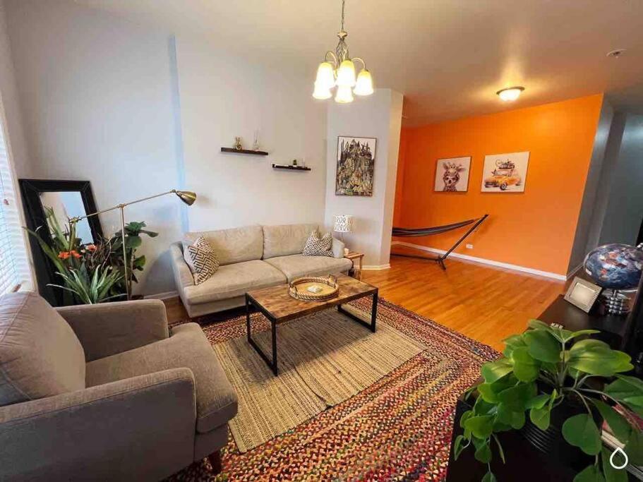 7bd 3ba Building Near Uc, Train, Free Parking Holiday home
