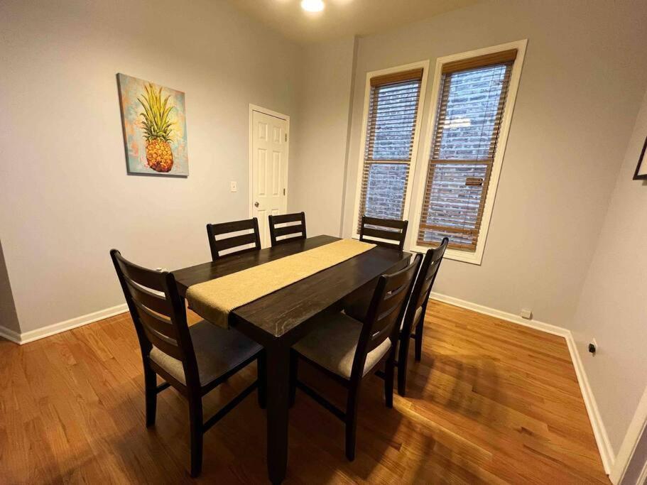 7bd 3ba Building Near Uc, Train, Free Parking Holiday home