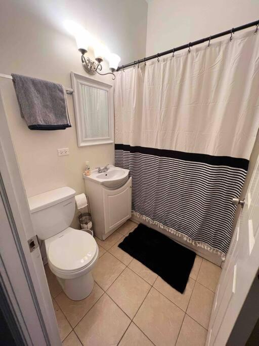 Holiday home 7bd 3ba Building Near Uc, Train, Free Parking Chicago