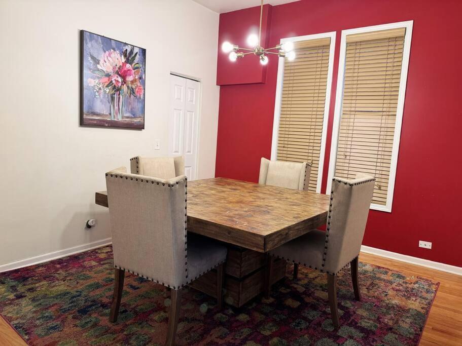 7bd 3ba Building Near Uc, Train, Free Parking Holiday home