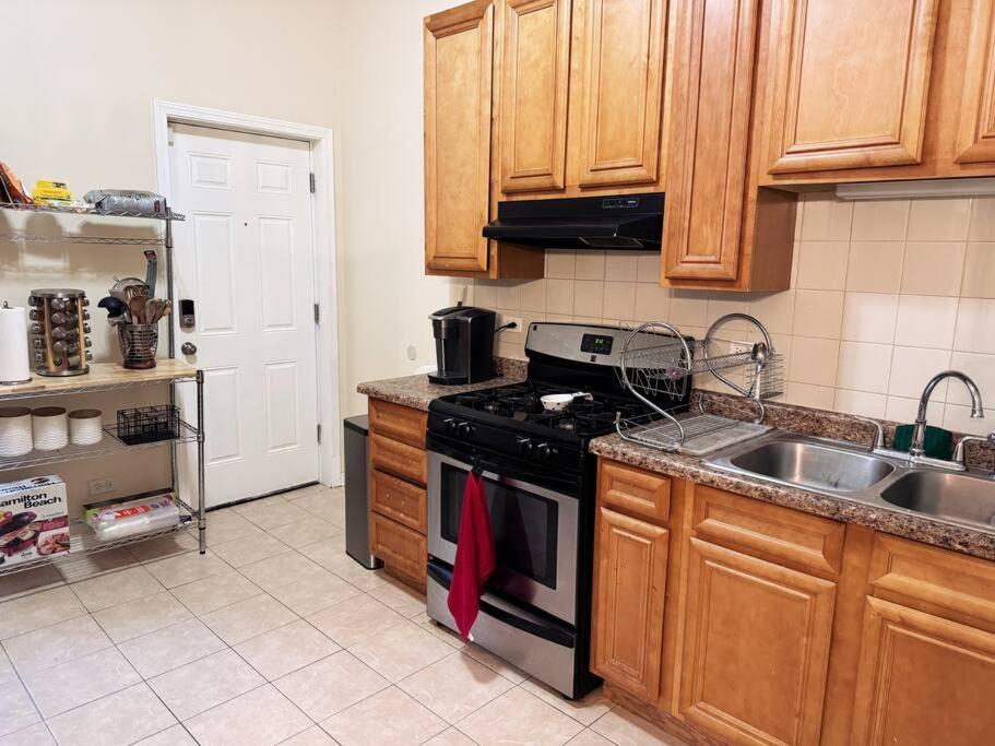 7bd 3ba Building Near Uc, Train, Free Parking *