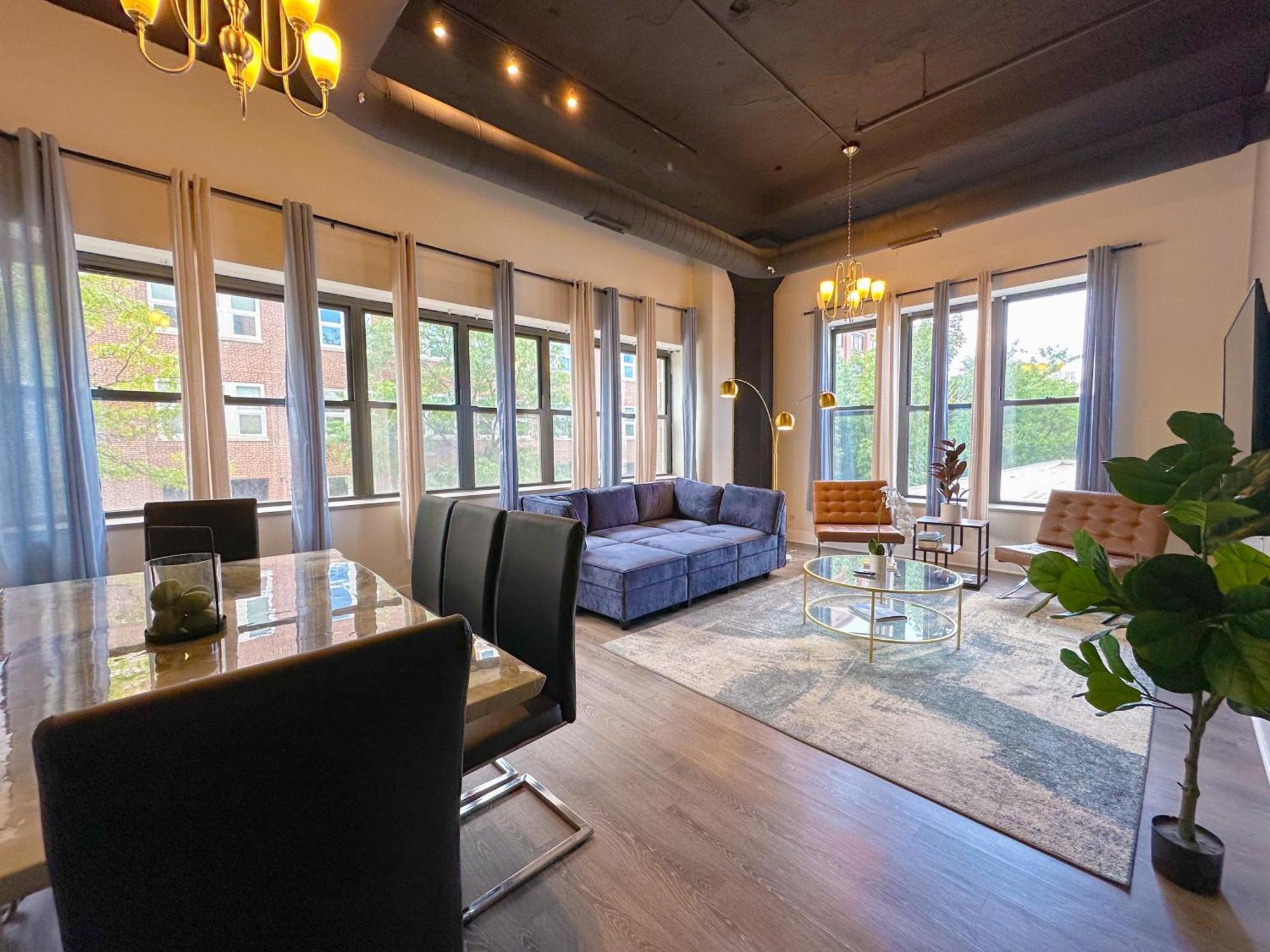 Apartment Group Friendly Spacious 3Br Suite With Optional Parking And Gym Access Sleeps 10 Guest Near Mccormick Place And Soldier Field *