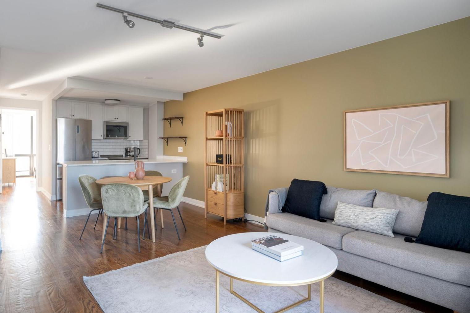 Edgewater 2br W Wd Nr Dining Shops Chi-926