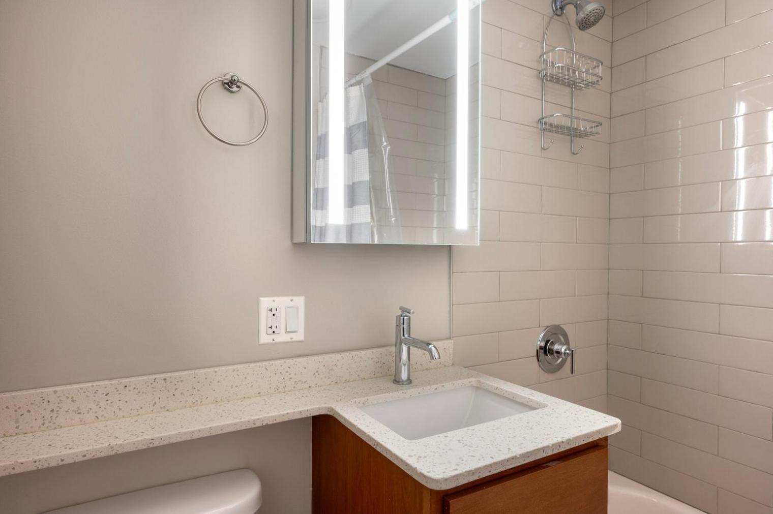 Edgewater 2br W Wd Nr Dining Shops Chi-926