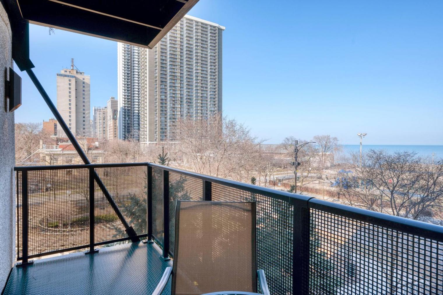 Edgewater 2br W Wd Nr Dining Shops Chi-926