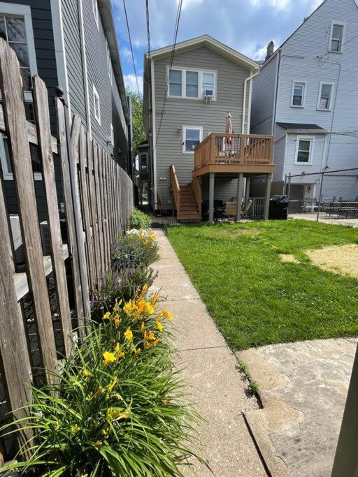 Appartement Deluxe Duplex In Roscoe-wrigley With Free Parking
