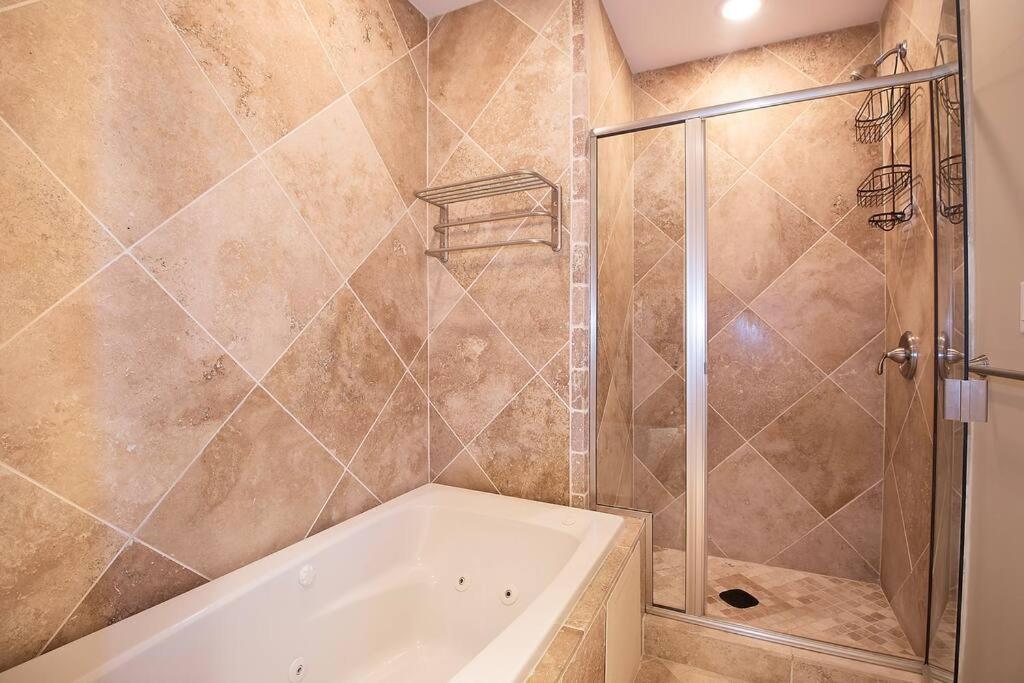 Deluxe Duplex In Roscoe-wrigley With Free Parking Appartement *
