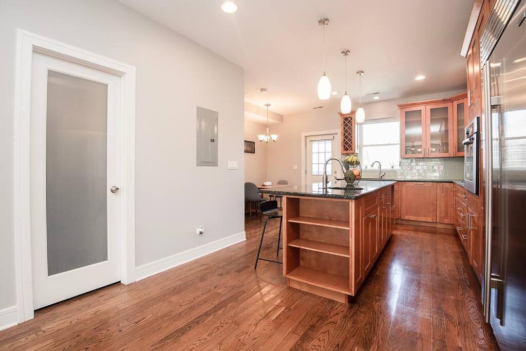 Appartement Deluxe Duplex In Roscoe-wrigley With Free Parking *