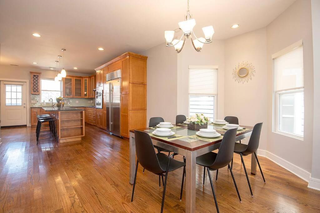 Appartement Deluxe Duplex In Roscoe-wrigley With Free Parking