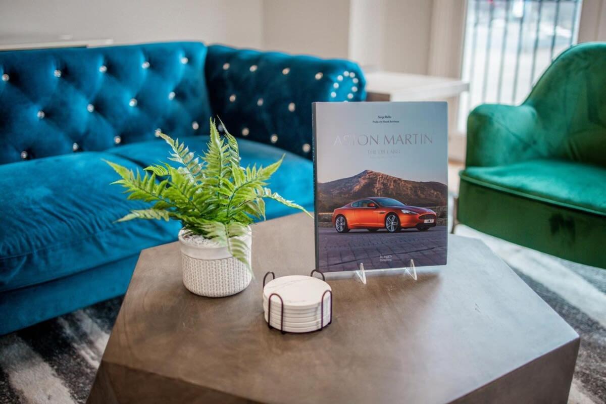 Designer Dreams: A Luxurious Escape W 1 Car Garage *