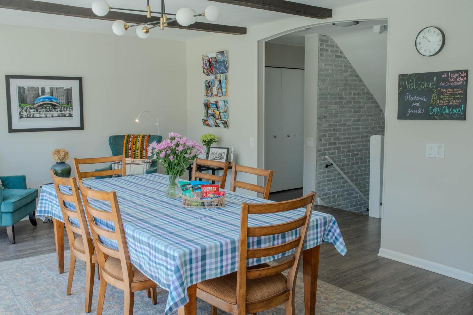 Casa de Férias Northside Famlynest Lincoln Sq 4br 2ba 2p Rare Find