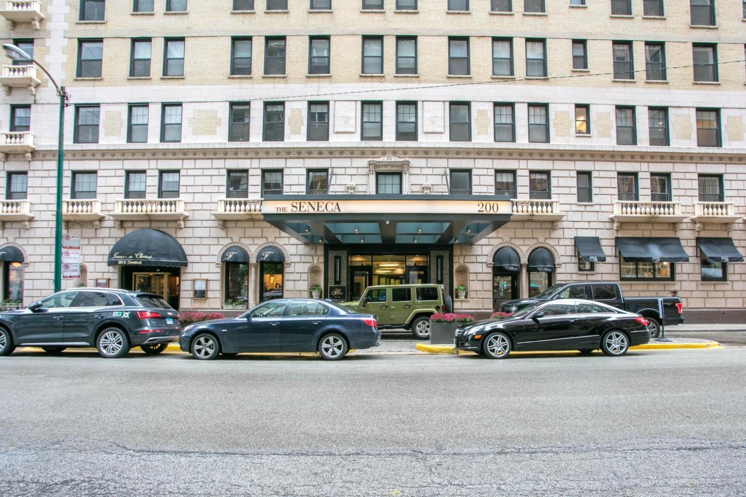 Gold Coast 1br W Gym Roof Nr Mag Mile Chi-623 Apartment