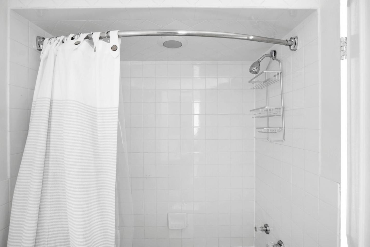 Gold Coast 1br W Gym Roof Nr Mag Mile Chi-623 *