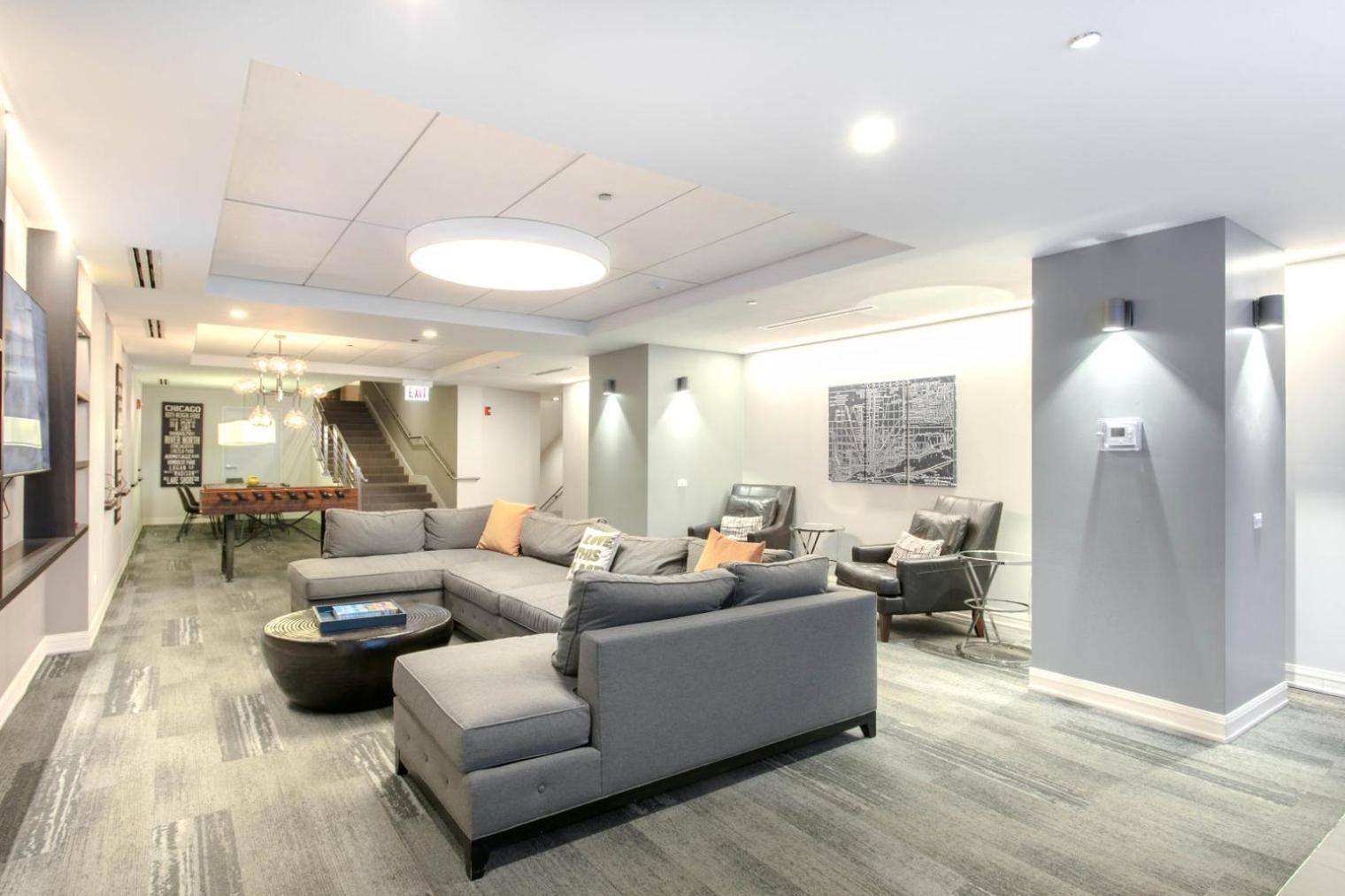 Gold Coast 1br W Gym Roof Nr Mag Mile Chi-623
