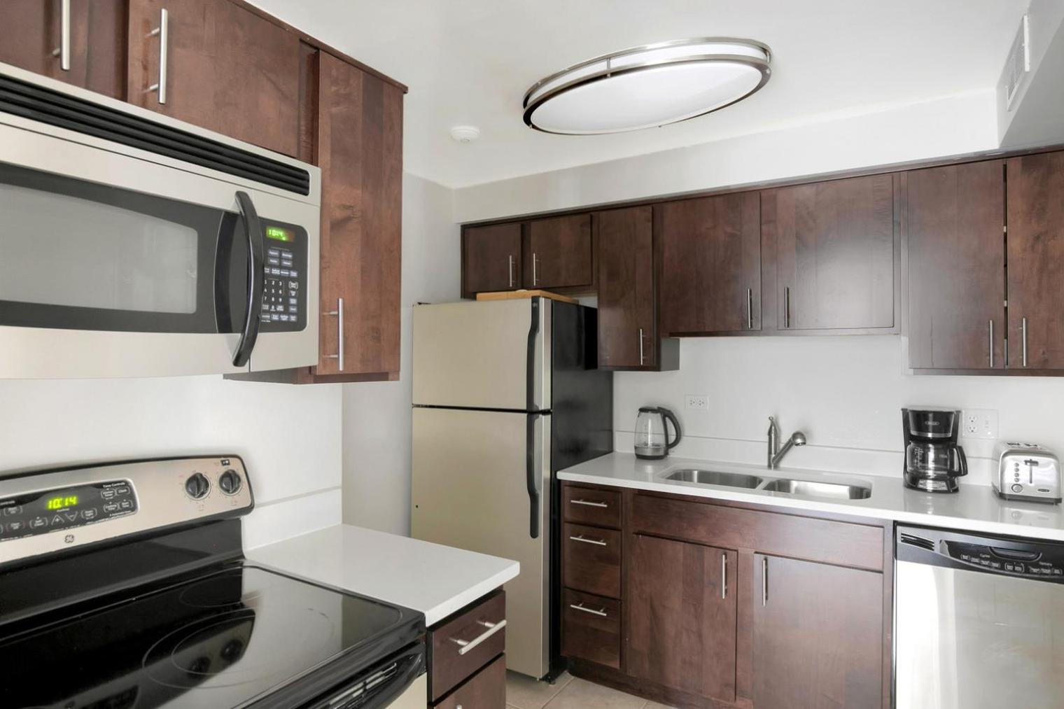 Gold Coast 1br W Gym Roof Nr Mag Mile Chi-623 Apartment