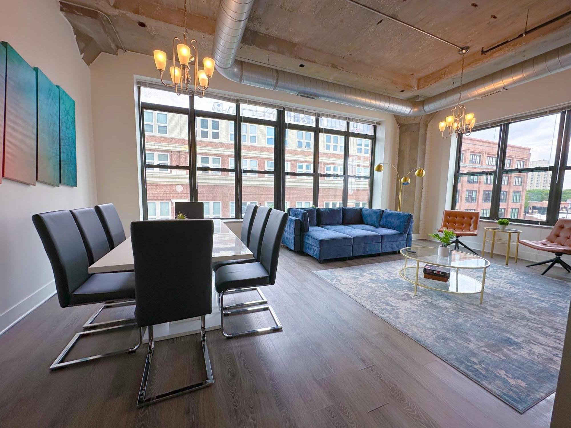 Spacious And Luxurious 3Br Near Mccormick Place And Soldier Field With Optional Parking - Sleeps 10 Apartment Chicago