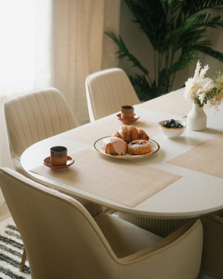 New Modern 3br, Gym, Workspace, Quiet Location Chicago