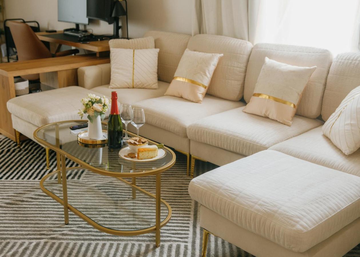 New Modern 3br, Gym, Workspace, Quiet Location *